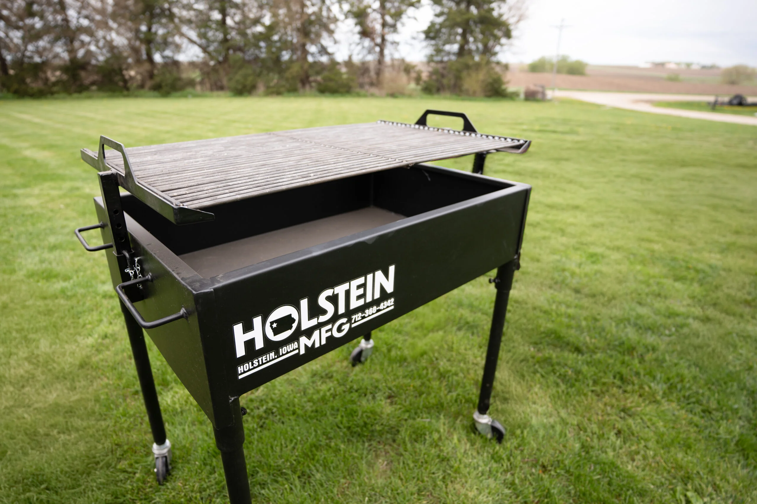 Model 2460C Professional Charcoal Grill