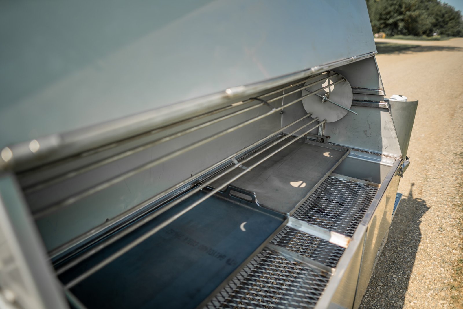 Model 7260CSS Towable Charcoal Grill – Stainless