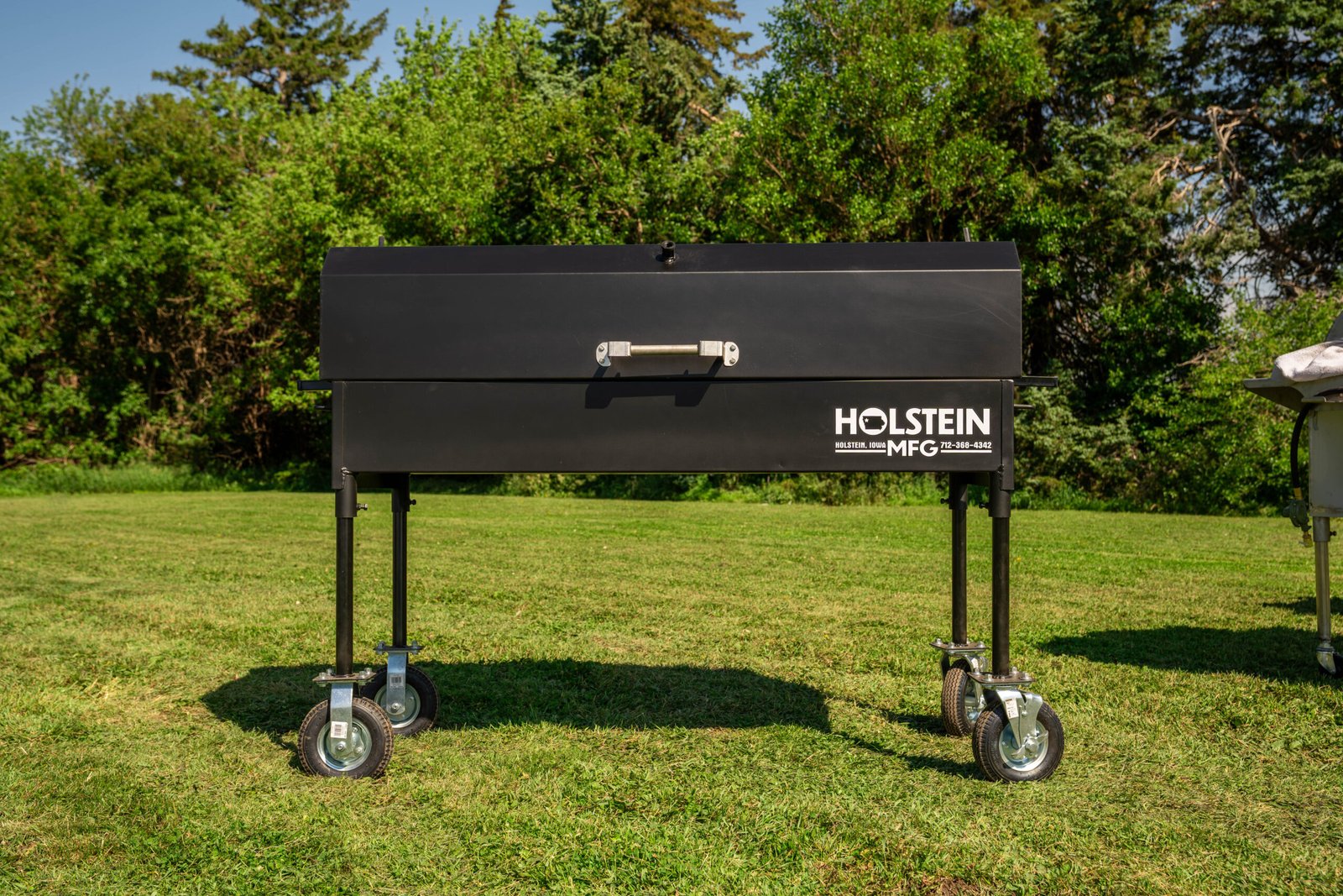 Model 2460C Professional Charcoal Grill