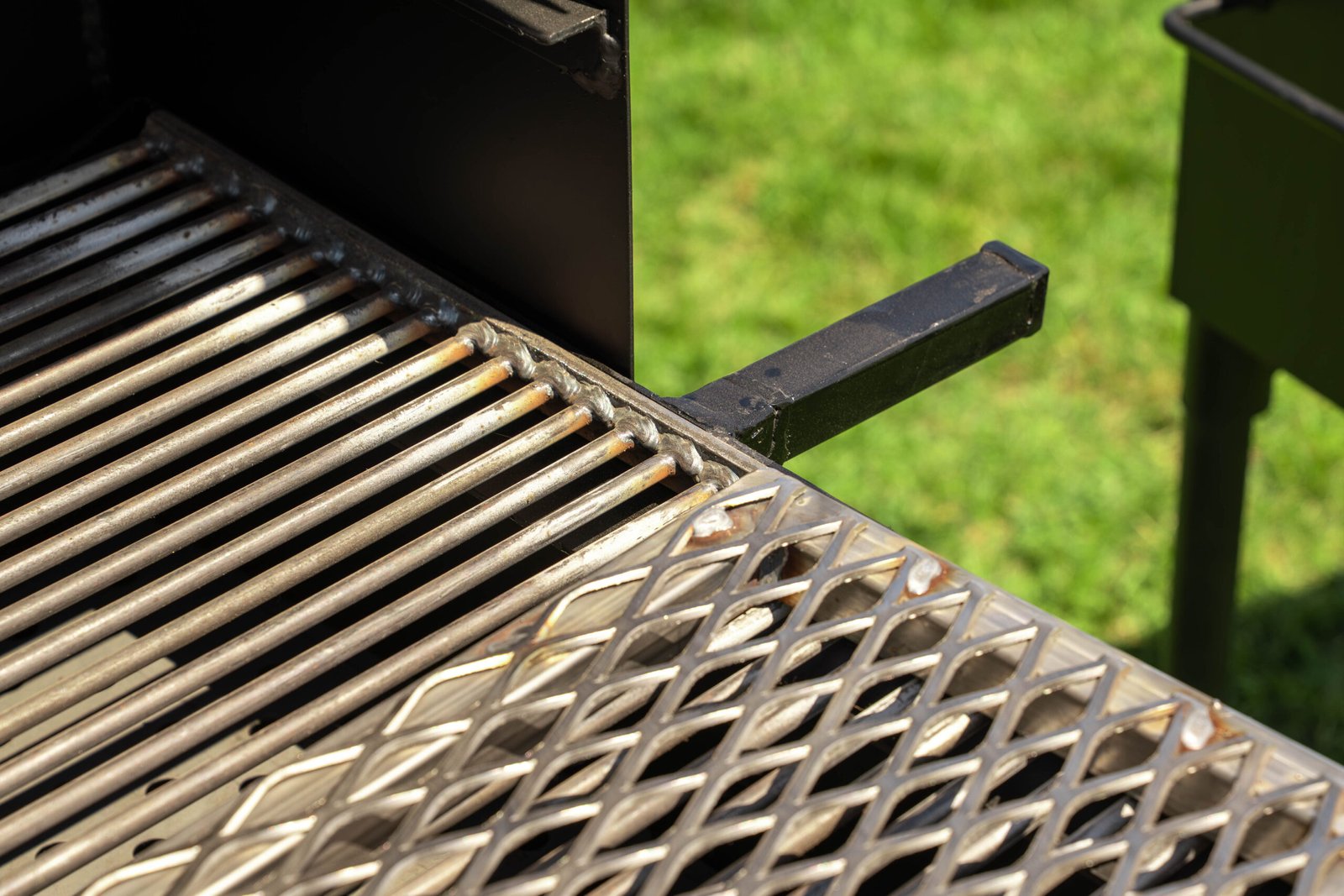 Model 2460C Professional Charcoal Grill