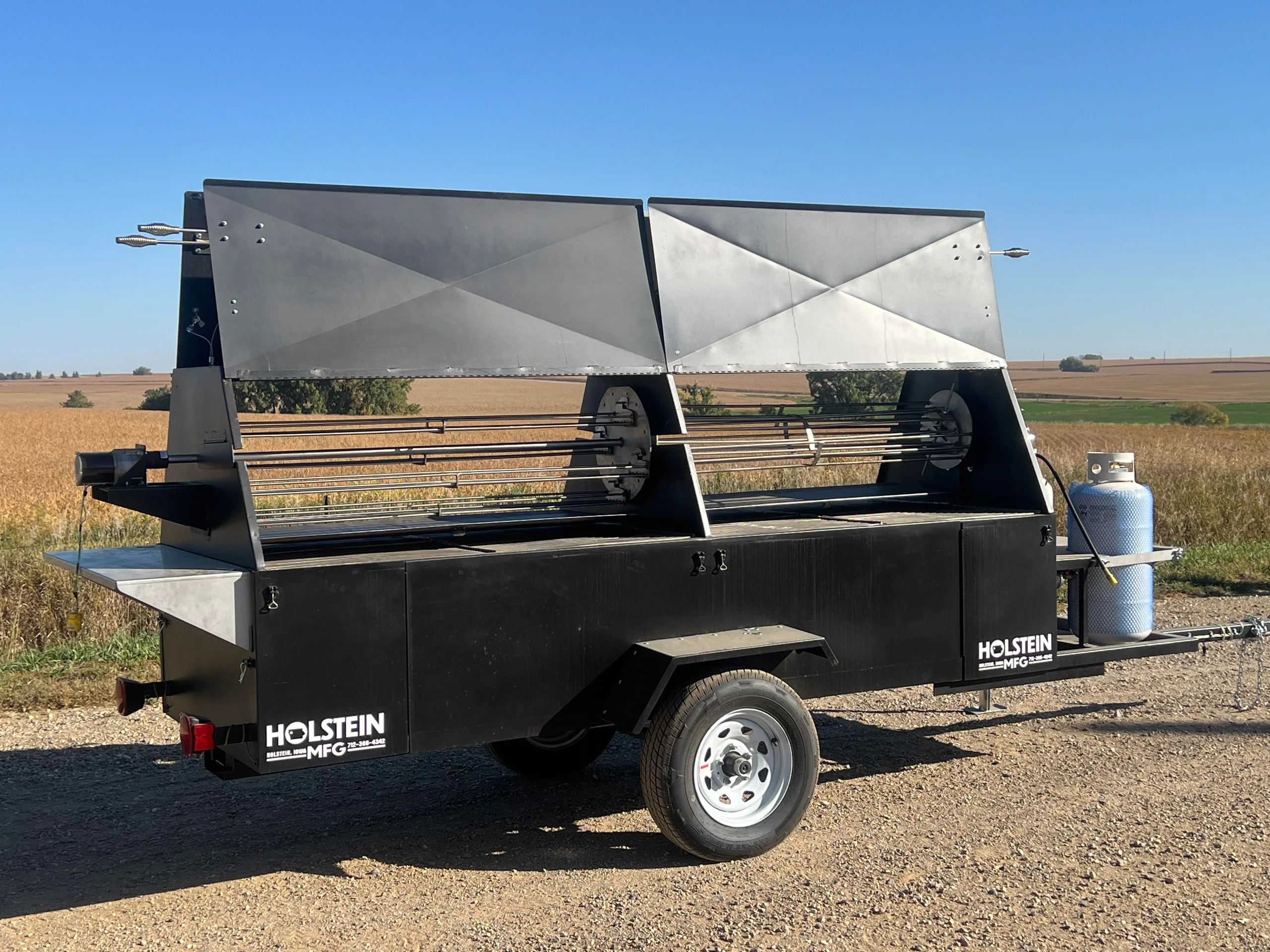 1040CC Dual Charcoal Towable Grill