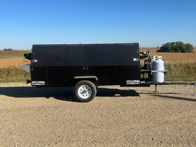 Model 830GC – Gas & Charcoal Towable Grill